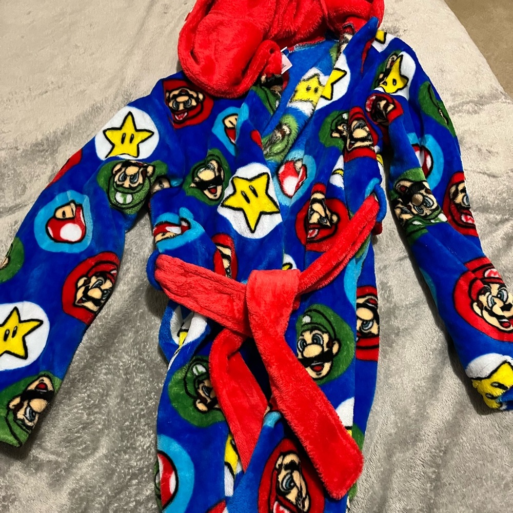 Excellent Condition Kids Size 10/12 Super Mario Brothers Robe. Hooded.
